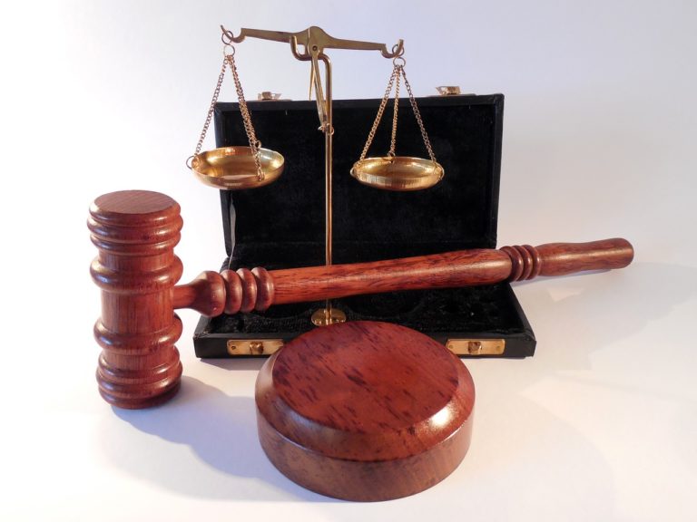 Jakie umowy i akty prawne przygotowuje notariusz?